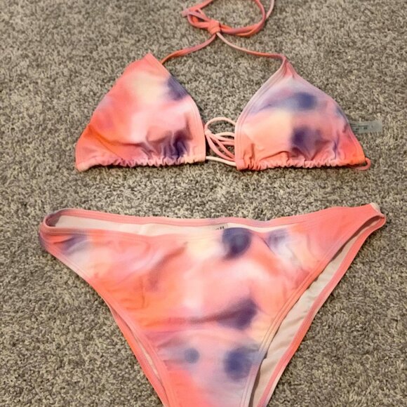 3pc Tie-Dye Triangle Top with String Bikini Set with a Matching Sheer Sarong - Picture 4 of 7